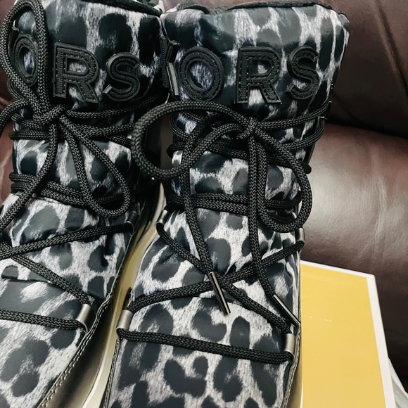 Michael Kors HTF Cassia Booties 9.5 - Picture 5 of 10